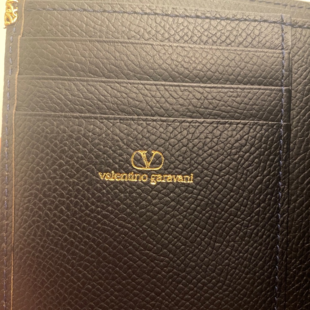 Sold Valentino Garavani Black Bifold - Picture 5 of 6